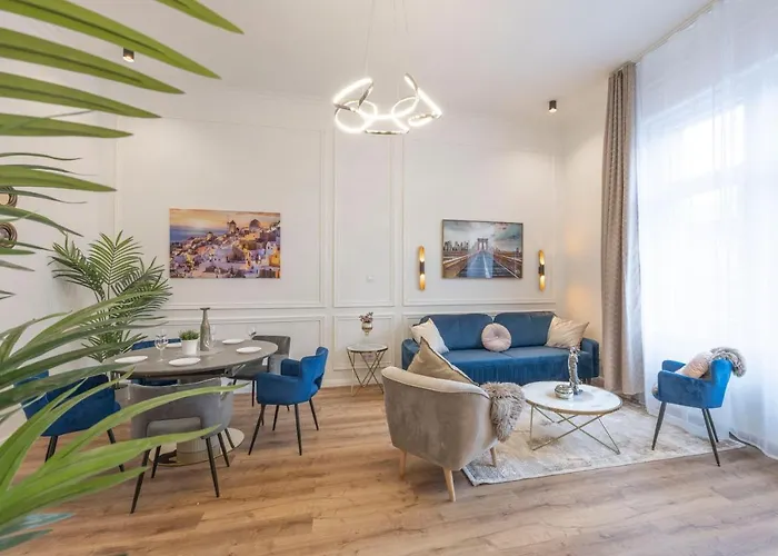 Luxurious Grand W/ 3bedrm 2bathrm Budapest