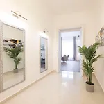 Luxurious Grand W/ 3bedrm 2bathrm Lejlighed *