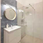 Luxurious Grand W/ 3bedrm 2bathrm Budapest