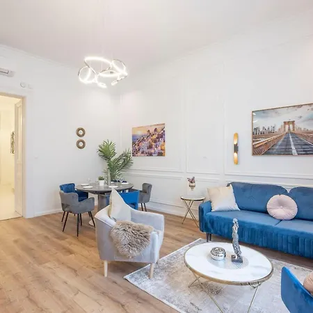 דירה Luxurious Grand W/ 3bedrm 2bathrm *