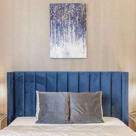 Luxurious Grand W/ 3bedrm 2bathrm דירה *