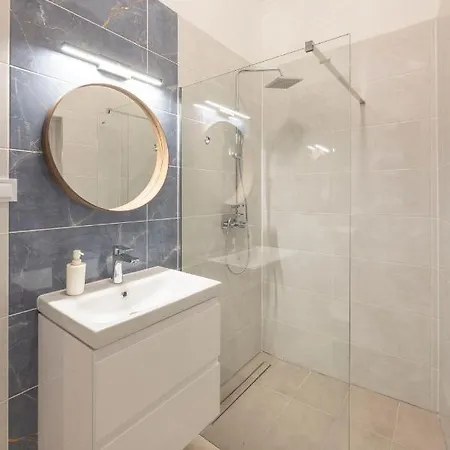 Luxurious Grand W/ 3bedrm 2bathrm בודפשט