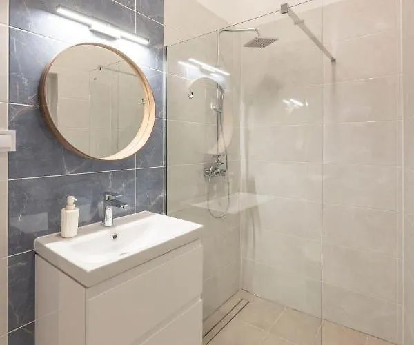 Luxurious Grand W/ 3bedrm 2bathrm Budapeste