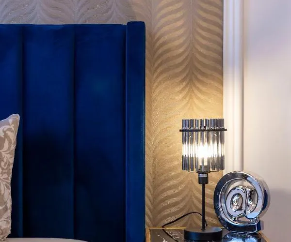 Luxurious Grand W/ 3bedrm 2bathrm Apartamento
