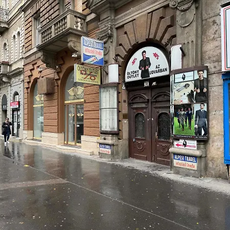 Luxurious Grand W/ 3bedrm 2bathrm Apartment *