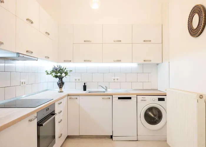Luxurious Grand W/ 3bedrm 2bathrm Apartamento